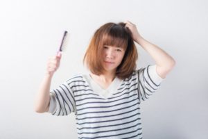 ヘアカラーで全体染めは頻繁に必要か 理想の頻度と長持ちのコツ 髪質改善美容院 美髪処縁 Enishi